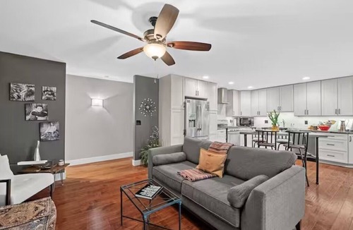 Ballwin House | St Louis Co- Tranquil 2-bed/1 bath house -STL County-Sleeps 1-4