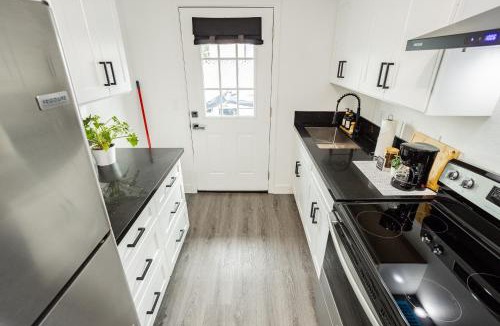 Beverly Green Apartment | St Louis Hideaway Private Modern Comfort Near Strip