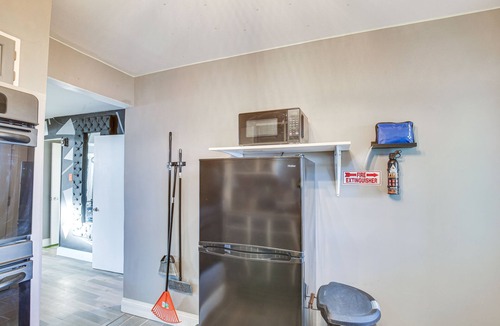 Pagedale House | St Louis Home w/Mini Pool Table & Arcade Game!