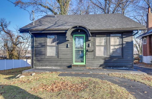 Pagedale House | St Louis Home w/Mini Pool Table & Arcade Game!