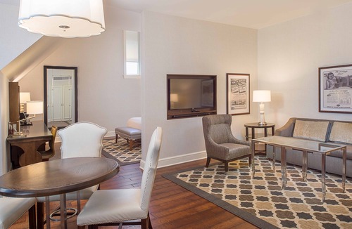 Downtown West Hotel | St. Louis Union Station Hotel, Curio Collection by Hilton