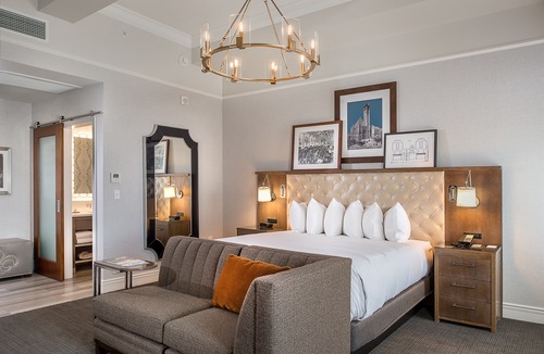 Downtown West Hotel | St. Louis Union Station Hotel, Curio Collection by Hilton
