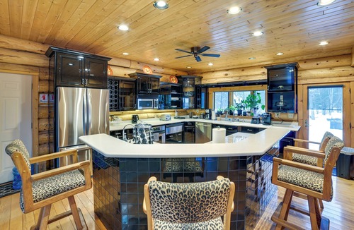 Barbeau Cabin | St Marys River Views: Cabin w/Wraparound Deck!