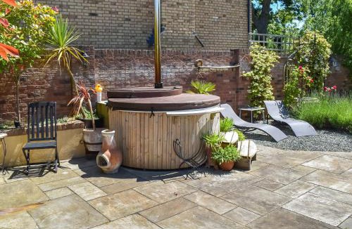 Minster House | St Mildred's Church