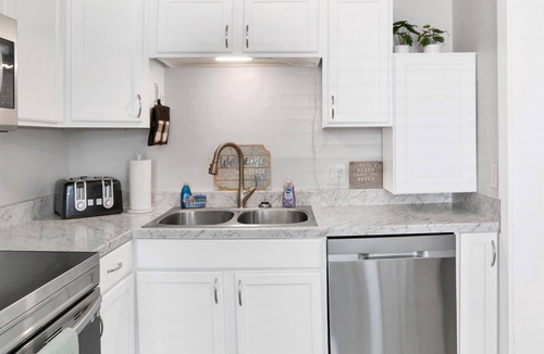 Navy Point House | St-Navy Point Cottage