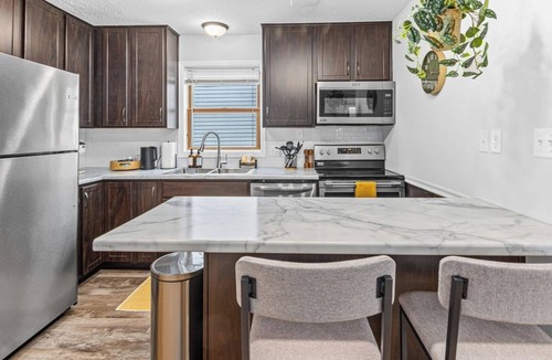 Merriam Park House | St Paul 6BR | 2 Kitchens + Game Room