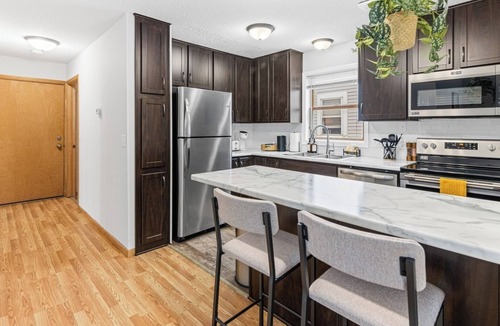 Merriam Park House | St Paul 6BR | 2 Kitchens + Game Room