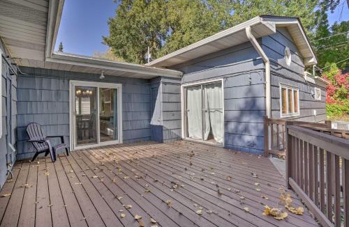 Highland House | St Paul Abode with Deck about 6 Mi to Minneapolis!