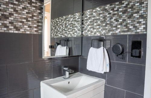 South Ockendon Apartment | St Paul's Place With Garden And Parking