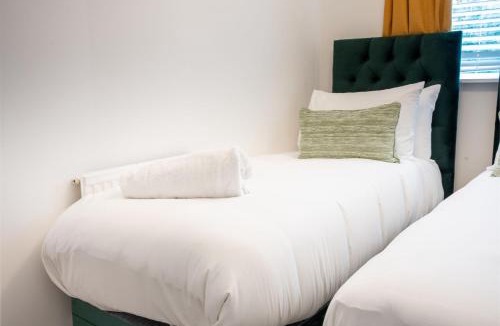 South Ockendon Apartment | St Paul's Place With Garden And Parking