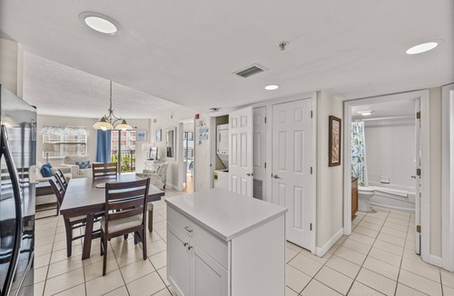 Belle Vista Condo | St Pete Beach 2BR | Beachfront Pool + Jacuzzi