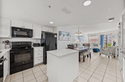 Belle Vista Condo | St Pete Beach 2BR | Beachfront Pool + Jacuzzi