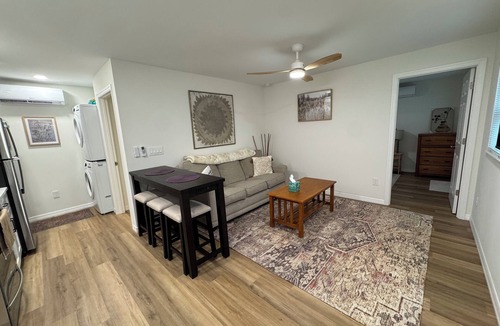Disston Heights Cottage | St Pete Cottage, Near Beach & Downtown, King Bed, Smart TV, Queen Sleeper Sofa