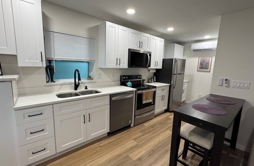 Disston Heights Cottage | St Pete Cottage, Near Beach & Downtown, King Bed, Smart TV, Queen Sleeper Sofa