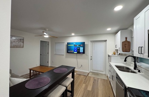 Disston Heights Cottage | St Pete Cottage, Near Beach & Downtown, King Bed, Smart TV, Queen Sleeper Sofa