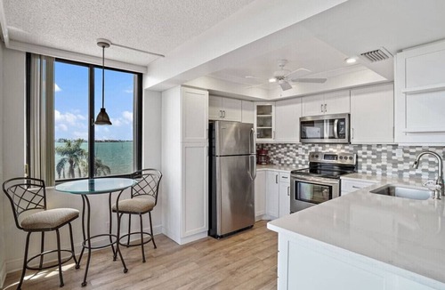 Isla del Sol Condo | St. Pete Isla Del Sol Bahia J-408: 2BD/2BA