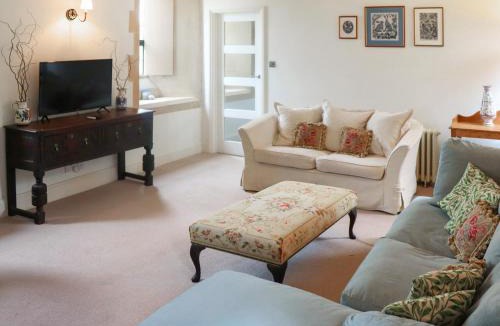 Highway House | St Peters