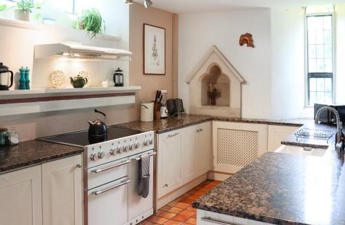 Highway House | St Peters