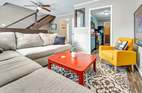 College Station Apartment | St Simons: 3 Bedroom, Walk to A&M, King Beds