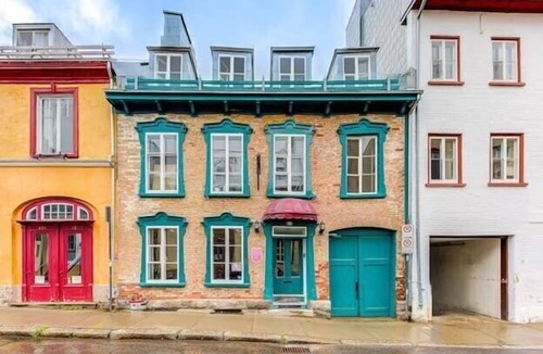 Vieux-Quebec-Cap-Blanc-colline Parlementaire Apartment | St. Ursule 2-Storey 2-Bed Oasis | Old Quebec