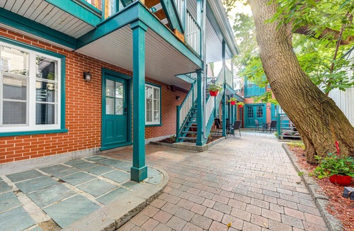 Vieux-Quebec-Cap-Blanc-colline Parlementaire Apartment | St. Ursule 2-Storey 2-Bed Oasis | Old Quebec