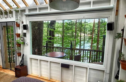 Brantingham Apartment | Stabbin Cabin 2 on Grant Island-hottub Boat Pets