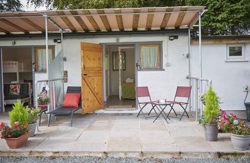 Natland House | Stable 3 - Four poster bed and sofa bed
