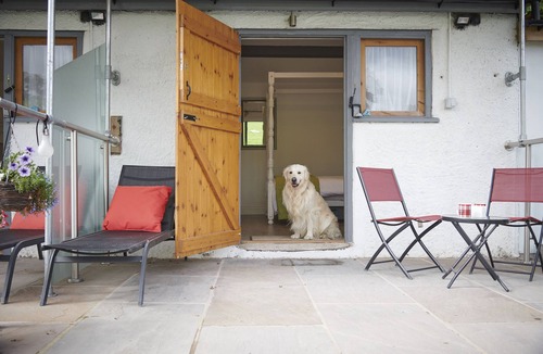 Natland House | Stable 3 - Four poster bed and sofa bed
