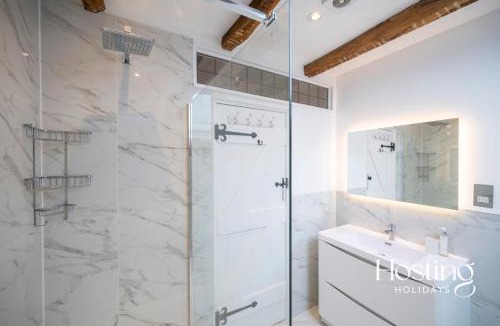 Marlow Apartment | Stable Annex Bisham - Vibrant 1 Bed With Parking