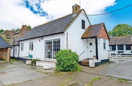 Pulborough House | Stable Cottage - Pulborough