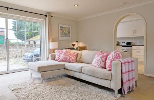 Pulborough House | Stable Cottage - Pulborough