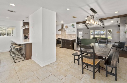 Columbus Other | Stable Oaks with PARTY BARN, pond, firepits on 5 acres!