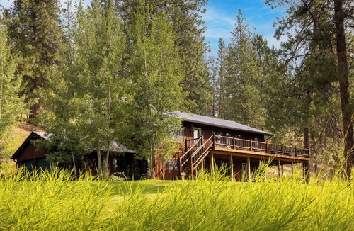 Superior Cabin | Stable View Cabin - Alpine Falls Ranch