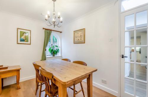 Sharpthorne House | Stablehurst Cottage