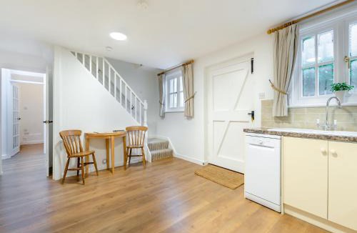 Sharpthorne House | Stablehurst Cottage