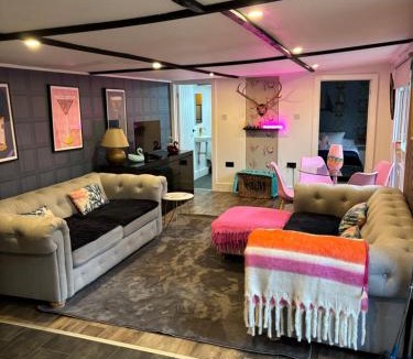 Hertford House | Stables 2bed farm stay private firepit bbq