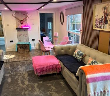 Hertford House | Stables 2bed farm stay private firepit bbq