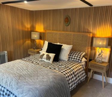 Hertford House | Stables 2bed farm stay private firepit bbq