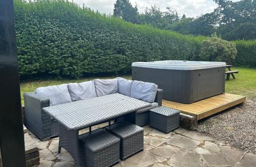 Alderbury House | Stables Cottage by Group Retreats