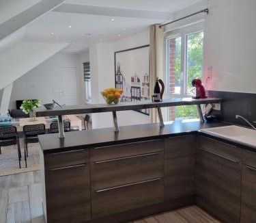 Lamorlaye Apartment | Stableyard cottages