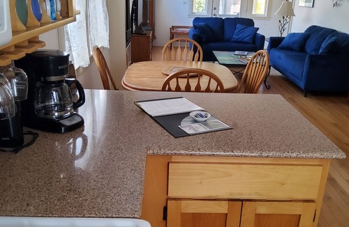 Historic Railroad District Cottage | Stacy's 2nd St Cottage. Steps to downtown.