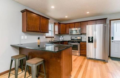 Cedar Rapids House | Stadium House - Next to Kernels/Roughriders Arena