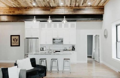 Babe Denny Apartment | Stadium Lofts on Meridian