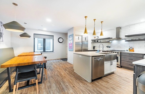 Burns Park Apartment | Stadium Suites