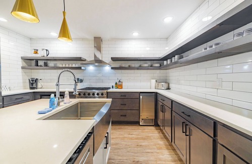Burns Park Apartment | Stadium Suites
