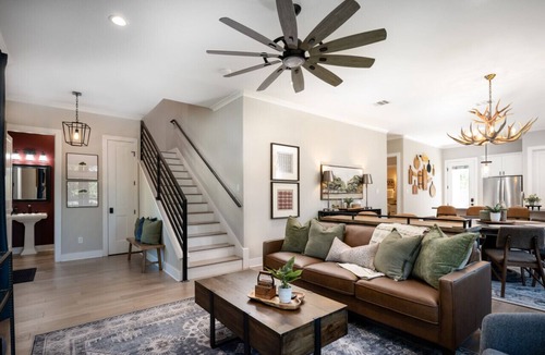 College Hills Estates House | Stadium View: 4 King Suites, 2 Living Rooms, Walk to A&M and Golf Course