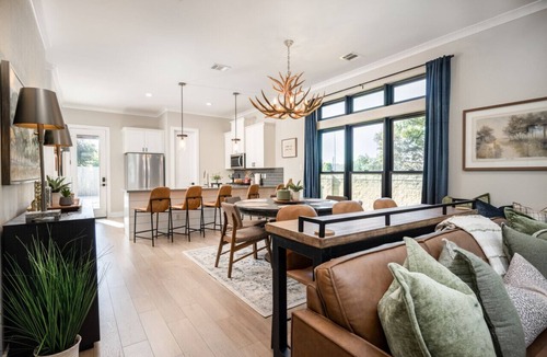 College Hills Estates House | Stadium View: 4 King Suites, 2 Living Rooms, Walk to A&M and Golf Course