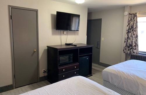 Athol Springs Hotel | Stadium View Inn