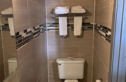 Athol Springs Hotel | Stadium View Inn