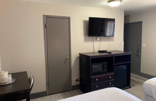 Athol Springs Hotel | Stadium View Inn